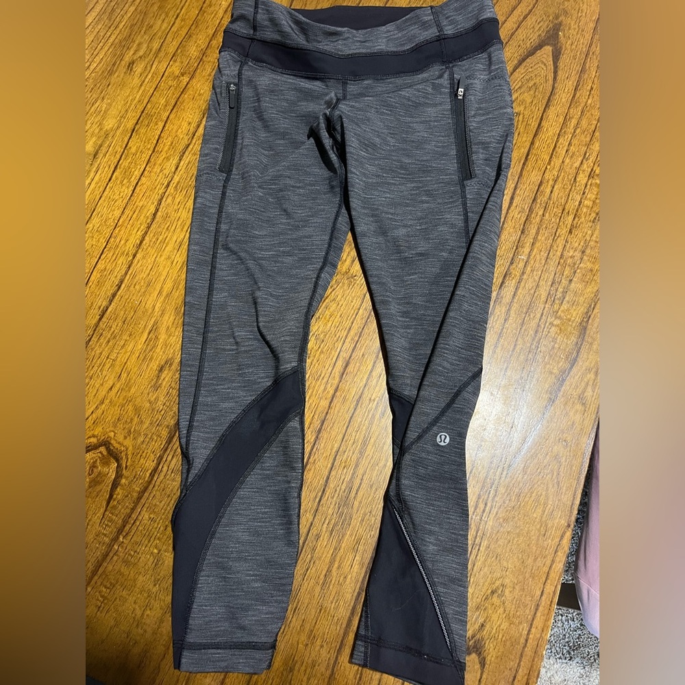 lululemon athletica Gray and Black leggings workout Pants